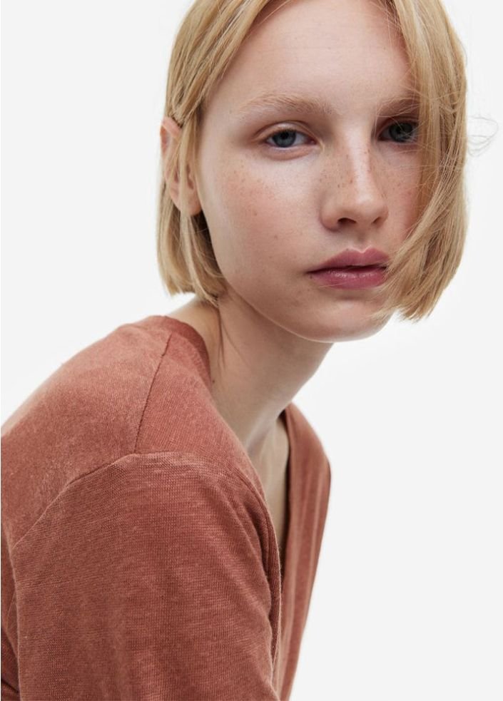 V-neck linen T-shirt - Image 5